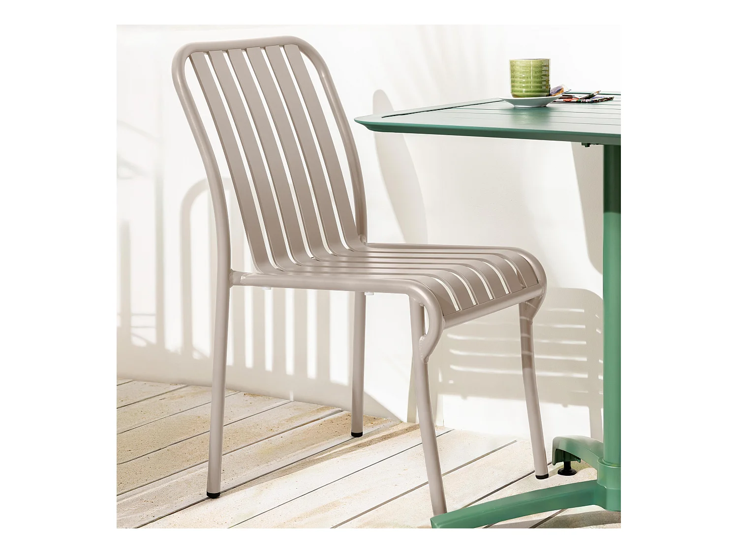 Chaise design de terrasse en aluminium taupe