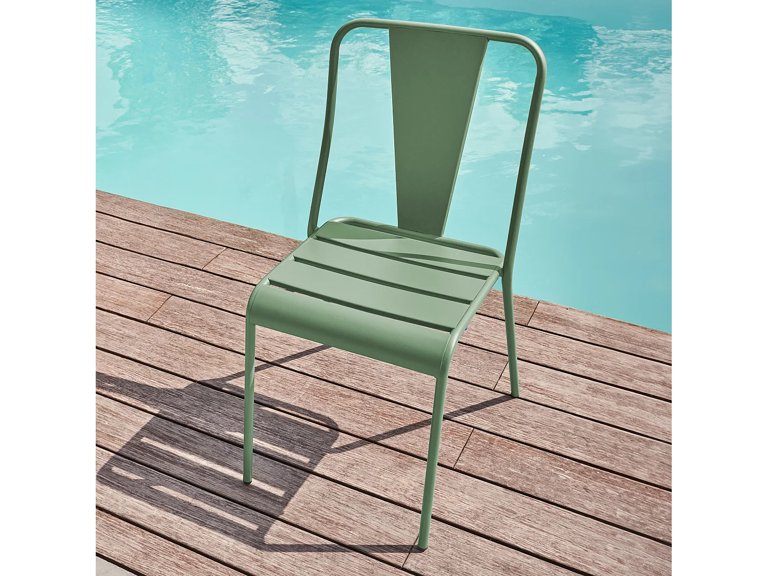 Chaise de jardin en métal vert cactus