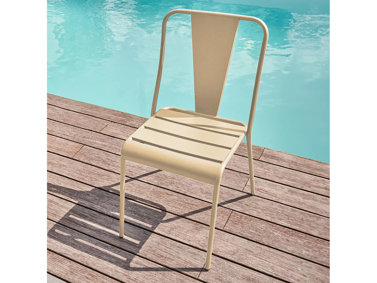 Chaise de jardin en métal ivoire