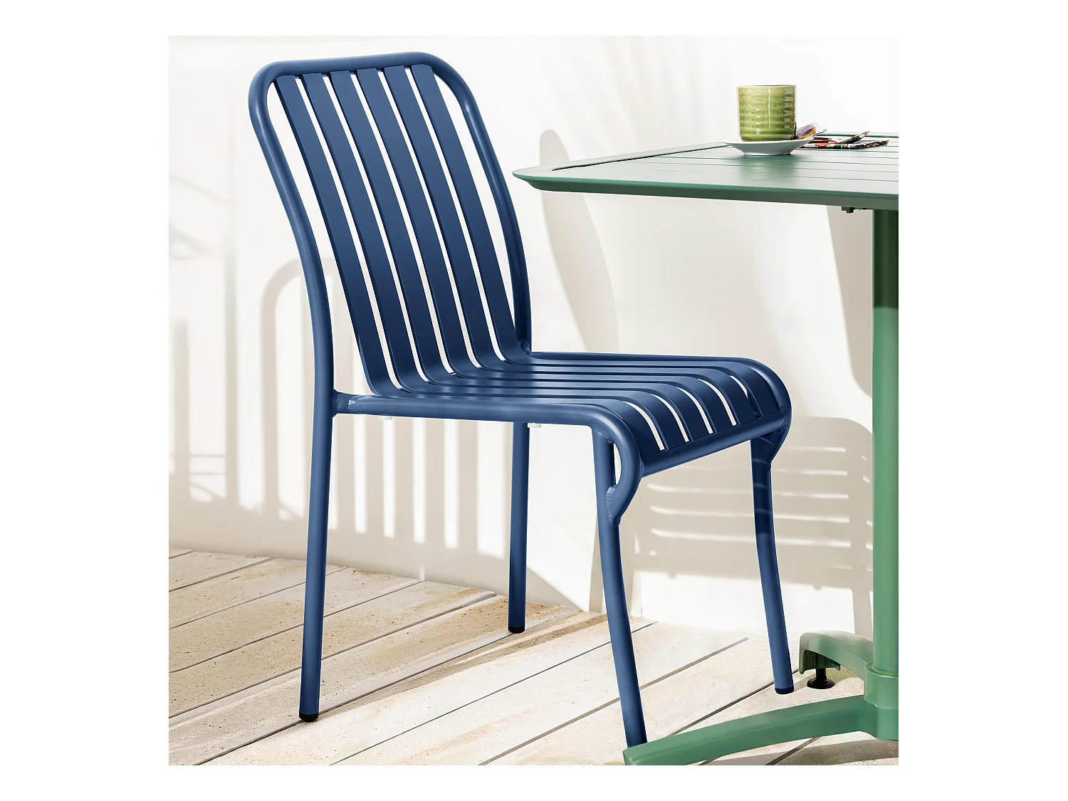 Chaise design de terrasse en aluminium bleu foncé