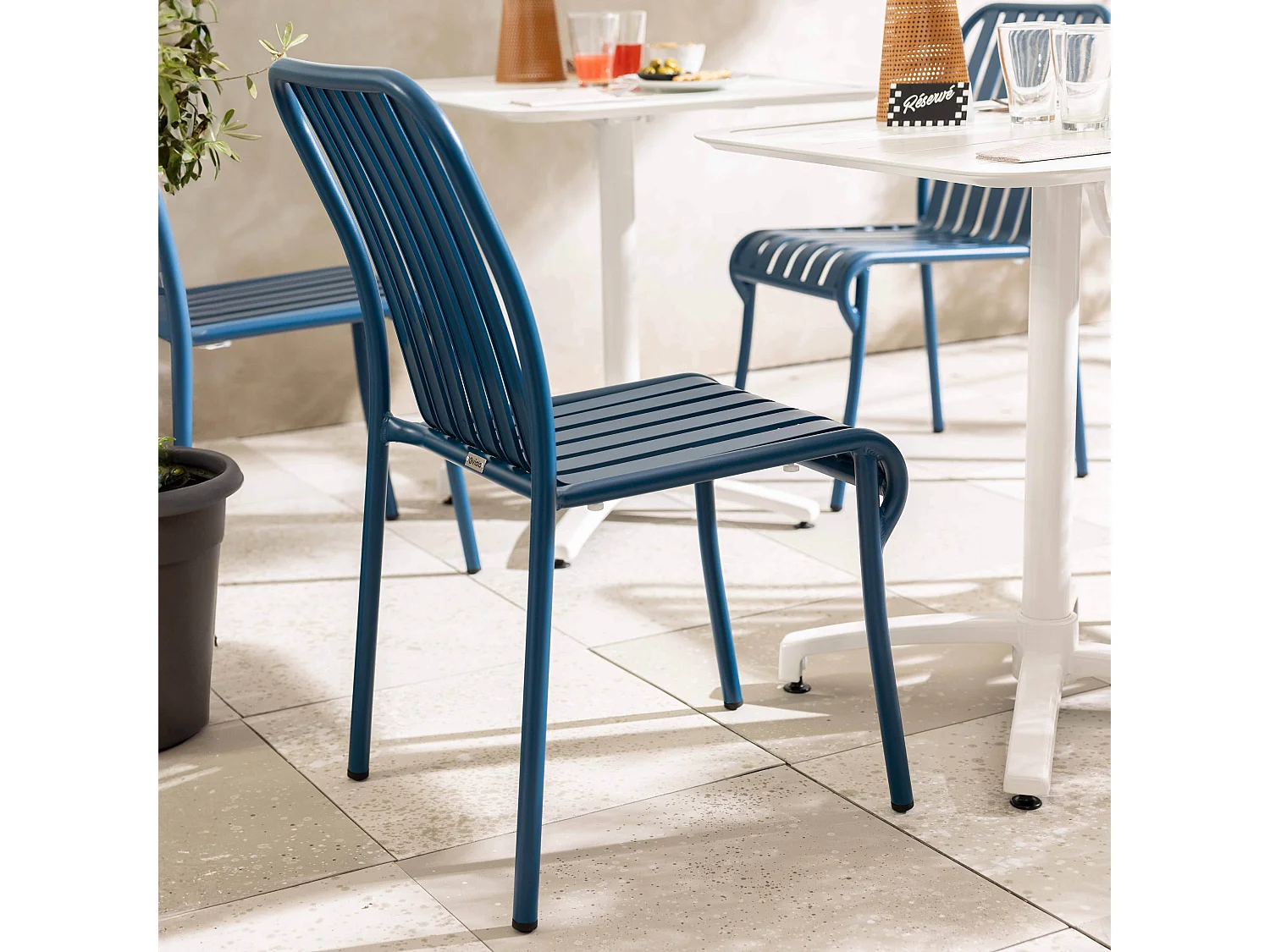 Chaise design de terrasse en aluminium bleu foncé