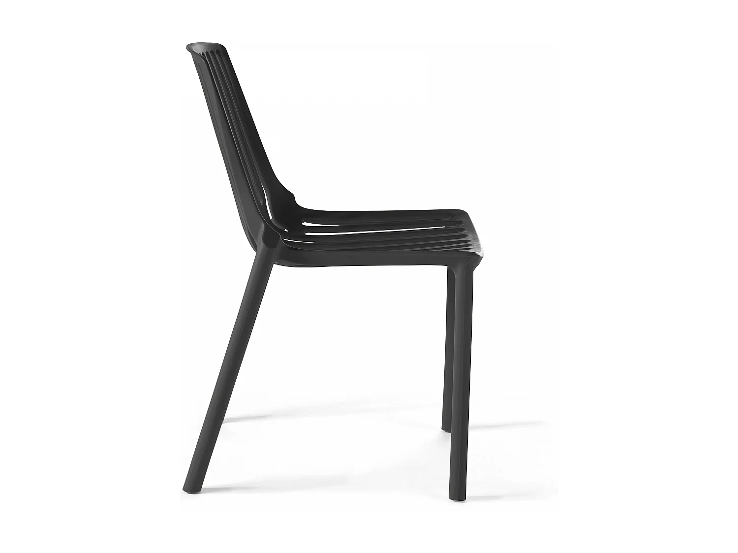 Chaise de jardin ajourée en plastique noir