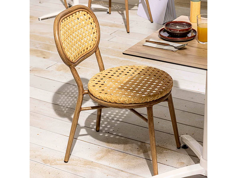 Chaise de terrasse en aluminium et rotin synthétique