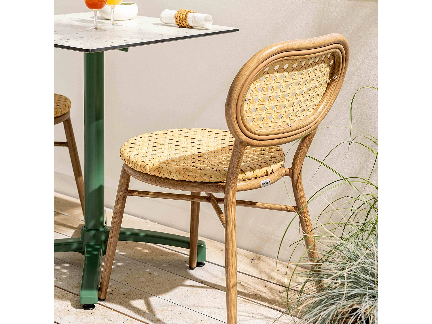 Chaise de terrasse en aluminium et rotin synthétique