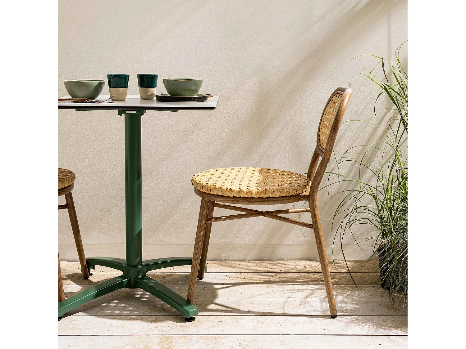 Chaise de terrasse en aluminium et rotin synthétique