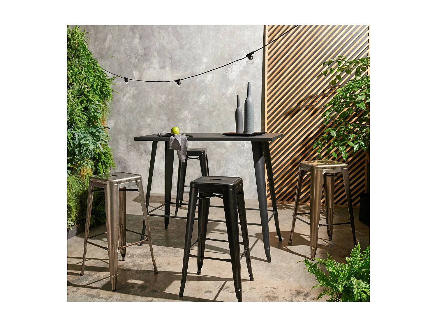 Lot de 4 tabourets de bar en acier noir mat