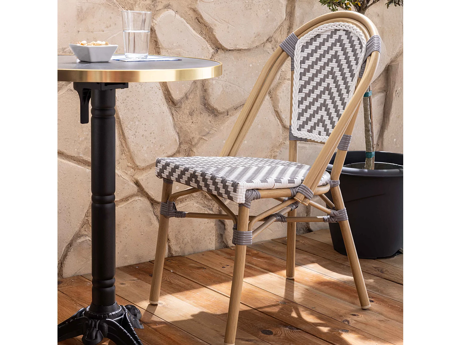 Chaise de terrasse en aluminium et rotin synthétique
