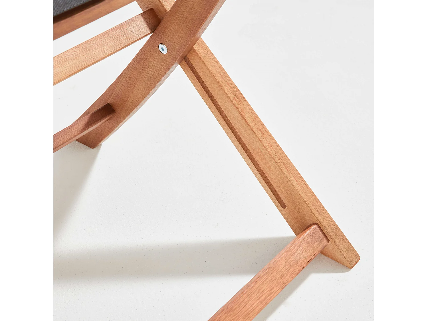 Lot de 2 chaises pliantes en bois d'eucalyptus et textilène noir