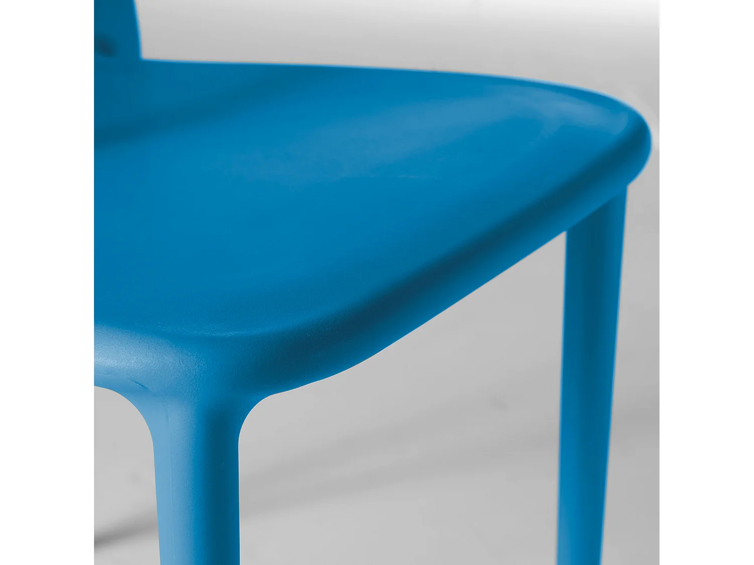 Lot de 4 chaises en plastique bleu