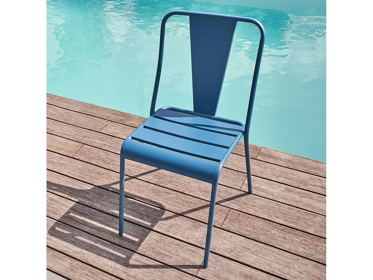 Chaise de jardin en métal bleu pacific
