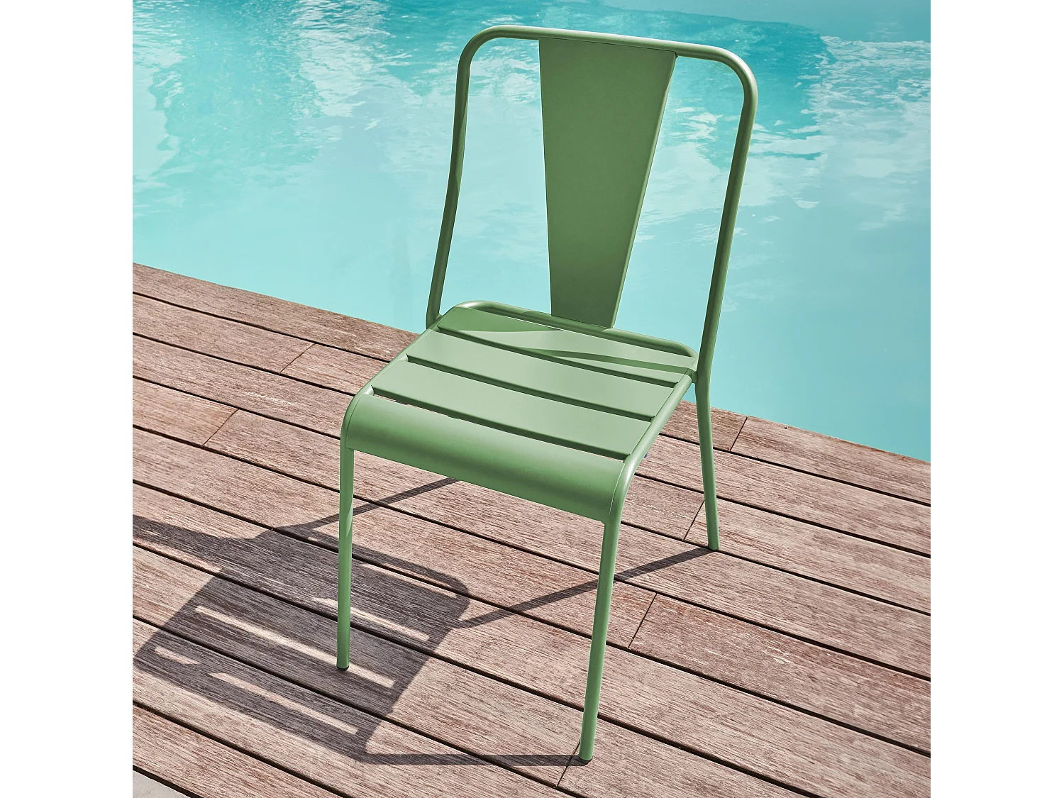 Chaise de jardin en métal vert sauge