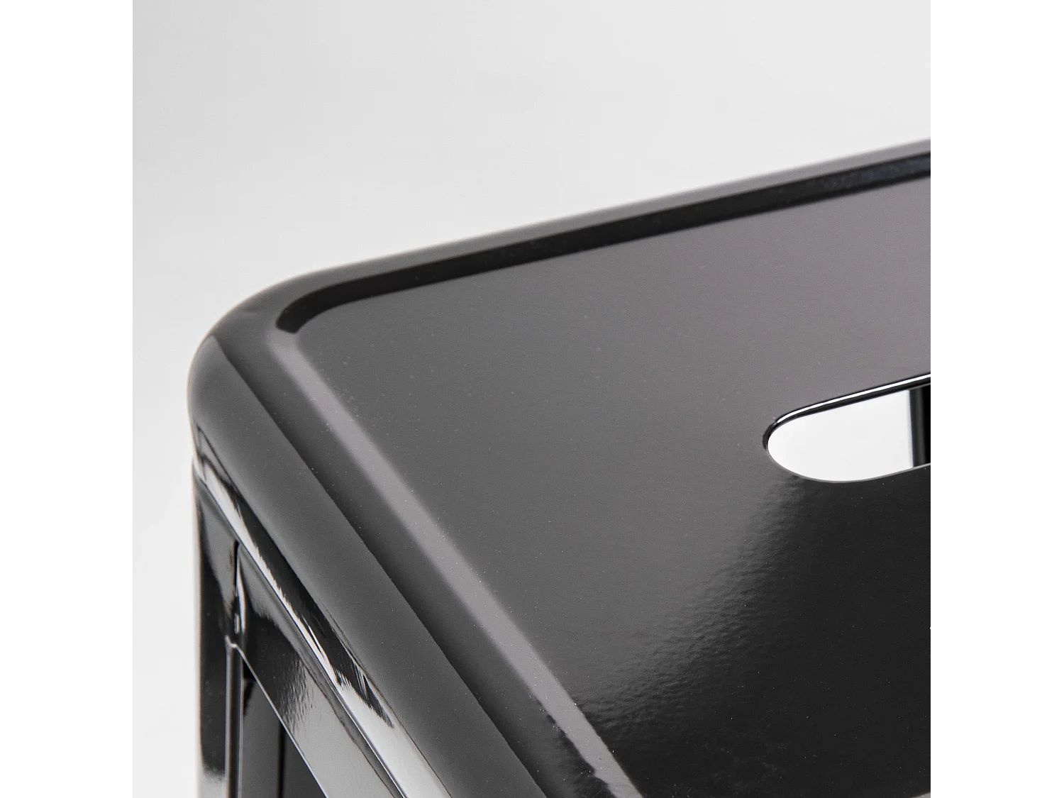 Tabouret de bar en métal brillant noir