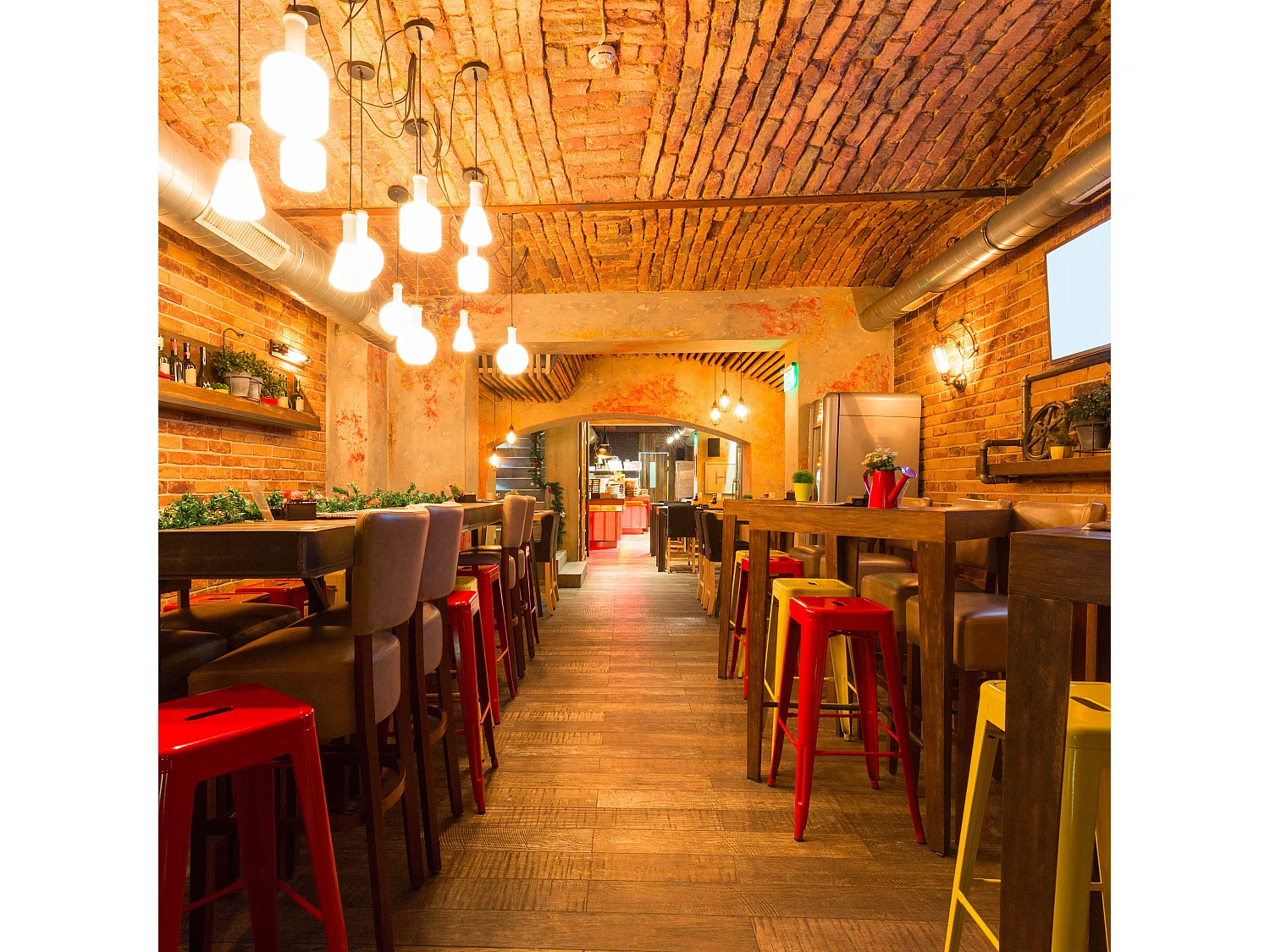Tabouret de bar en métal brillant rouge