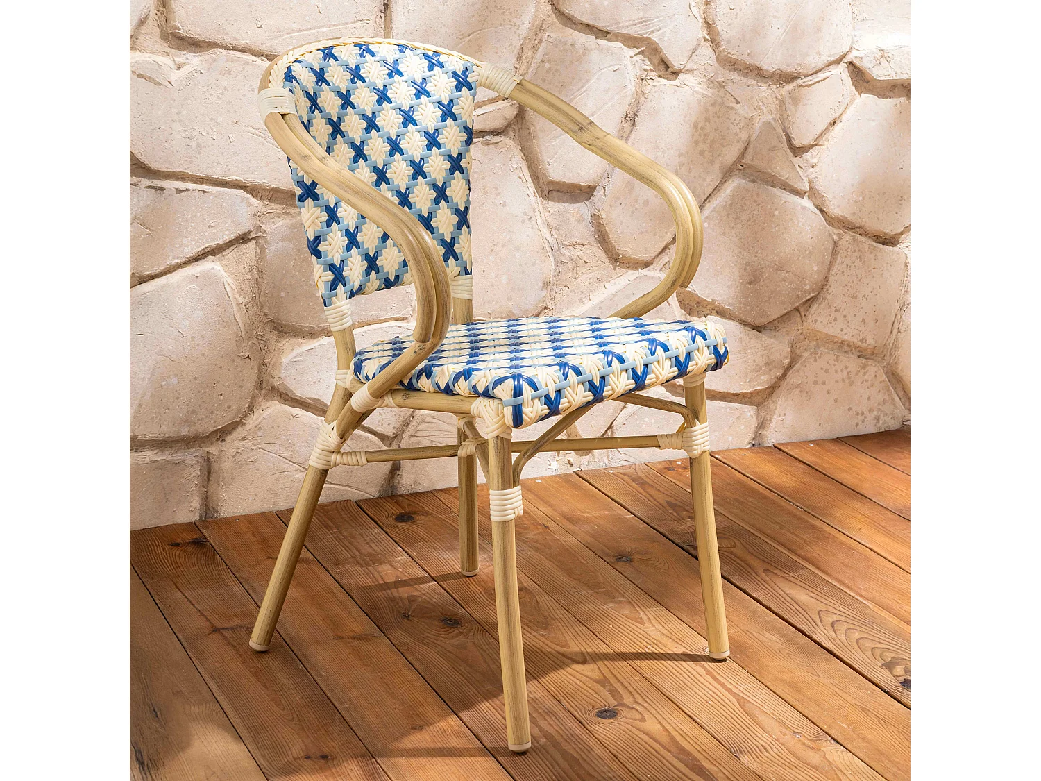 Fauteuil de terrasse bistrot parisien en aluminium et rotin bleu