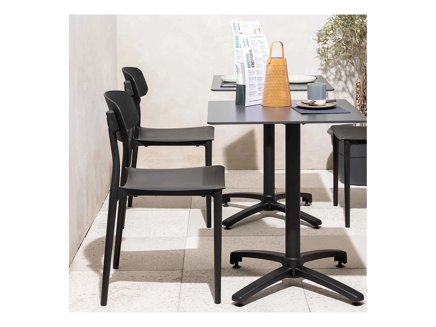 Lot de deux chaises en polypropylène noir