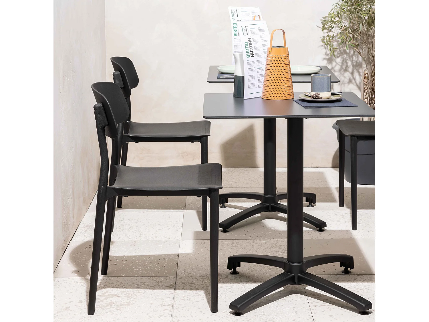 Lot de deux chaises en polypropylène noir