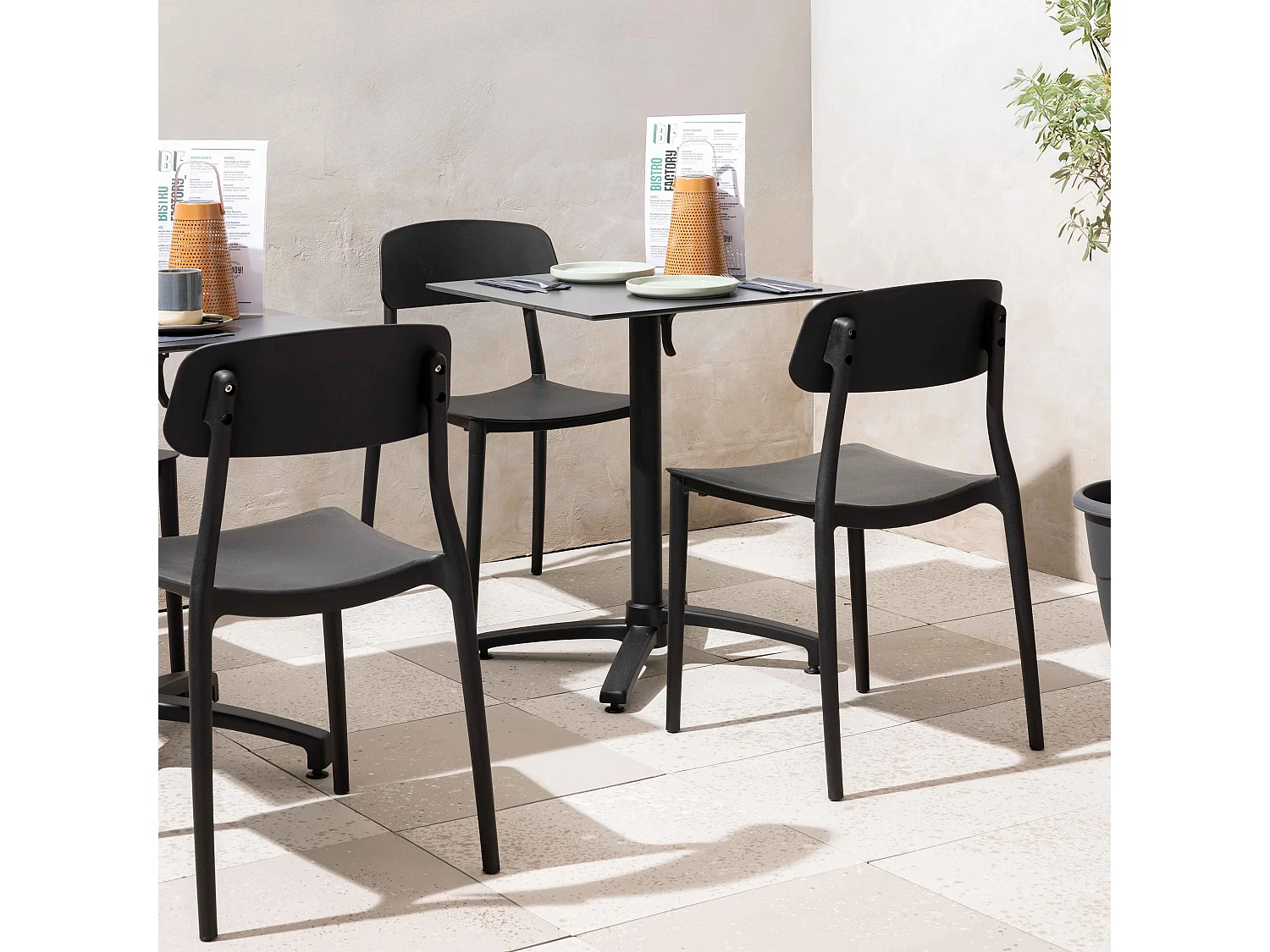 Lot de deux chaises en polypropylène noir