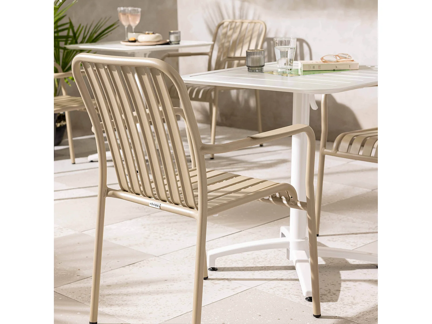 Chaise de terrasse avec accoudoirs en aluminium taupe