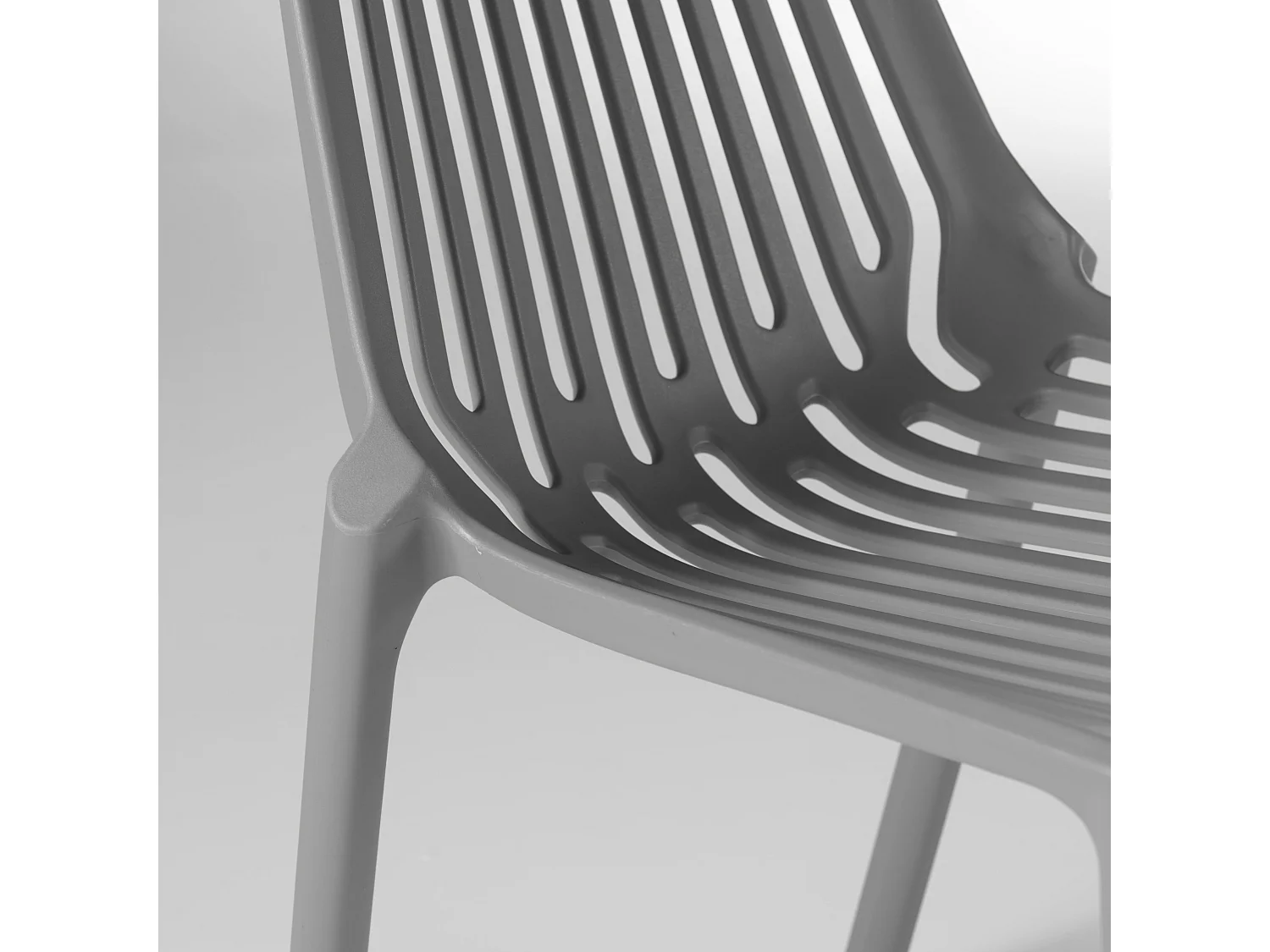 Lot de 4 chaises en plastique gris