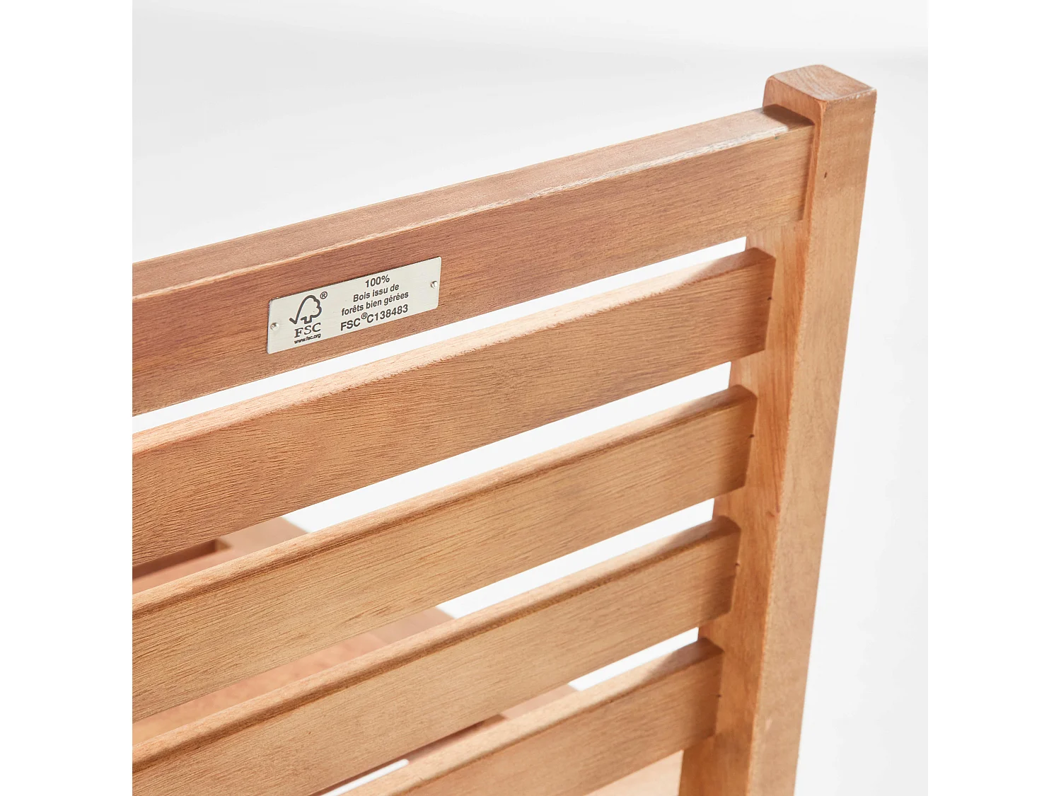 Chaise haute en bois d'eucalyptus