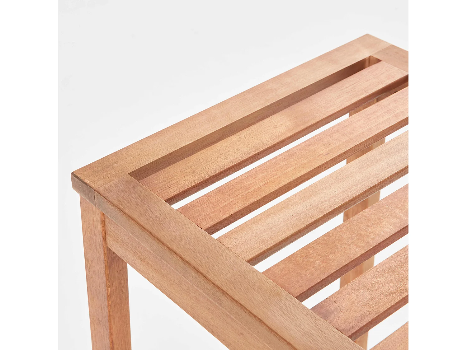 Chaise haute en bois d'eucalyptus