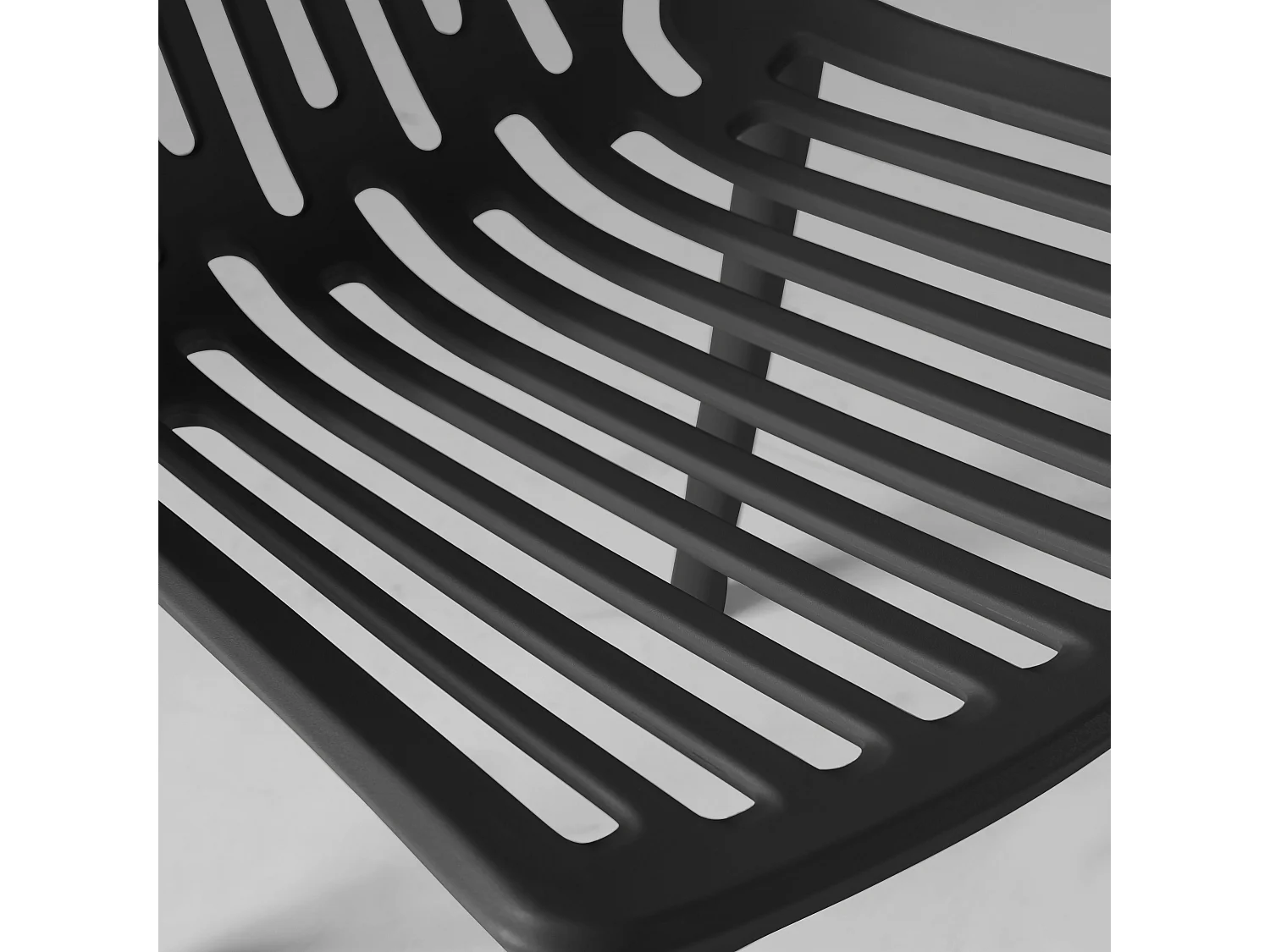 Lot de 4 chaises en plastique noir