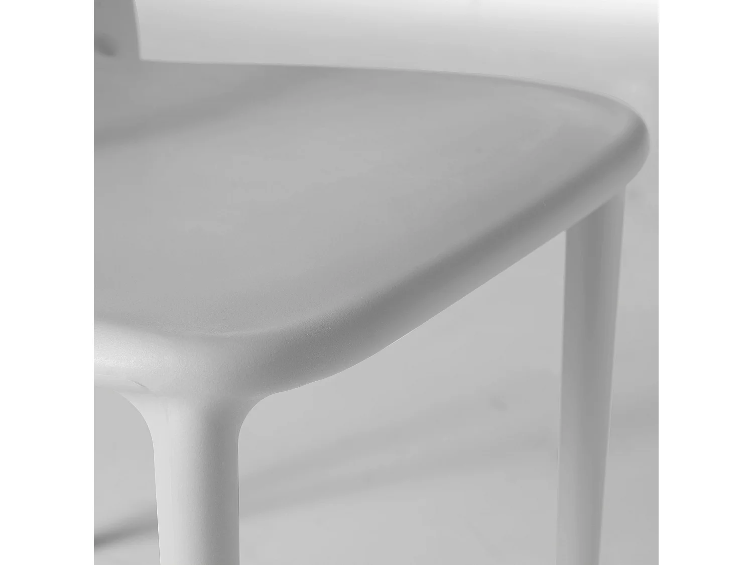 Lot de 4 chaises en plastique blanc