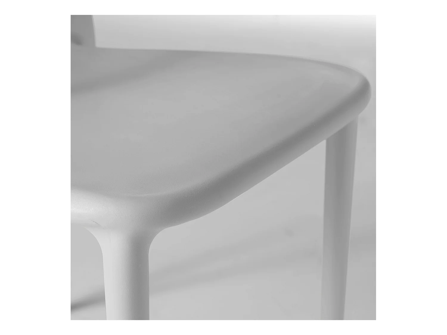 Lot de 4 chaises en plastique blanc