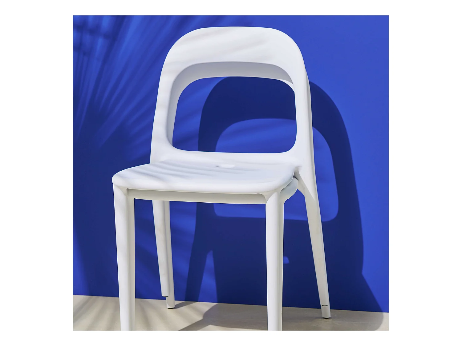 Lot de 4 chaises en plastique blanc
