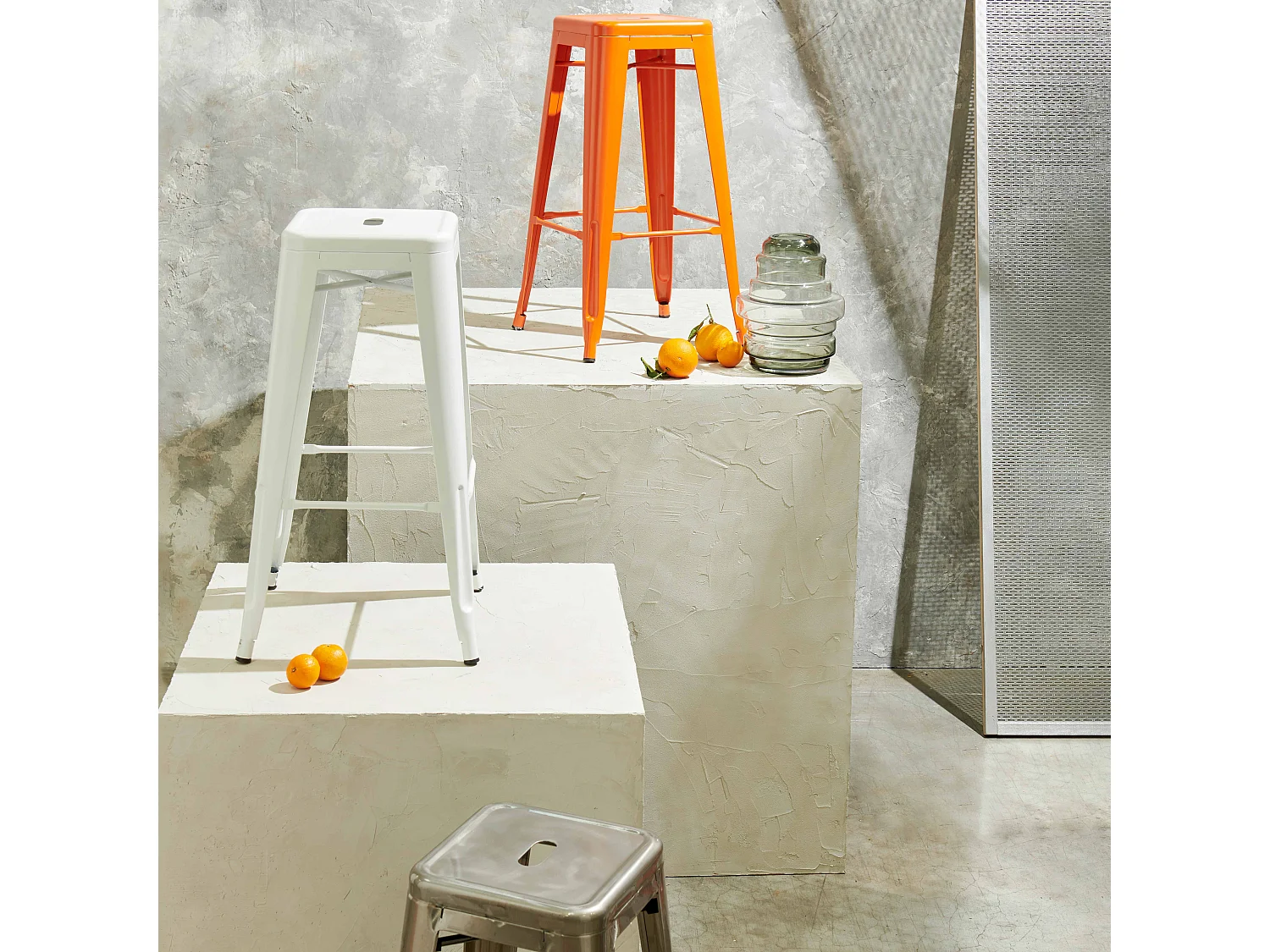 Set van 4 mat witte stalen barkrukken