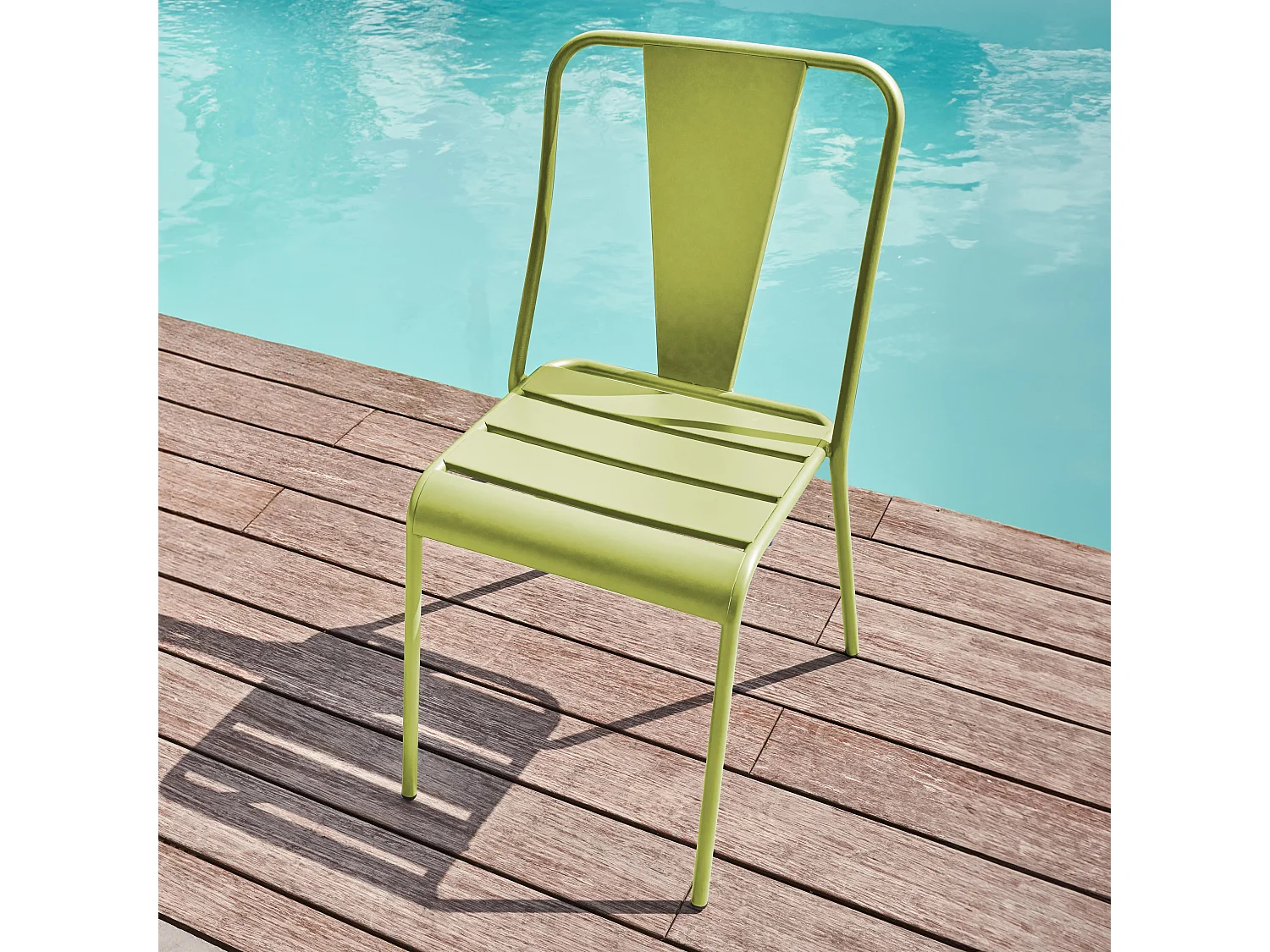 Chaise de jardin en métal vert