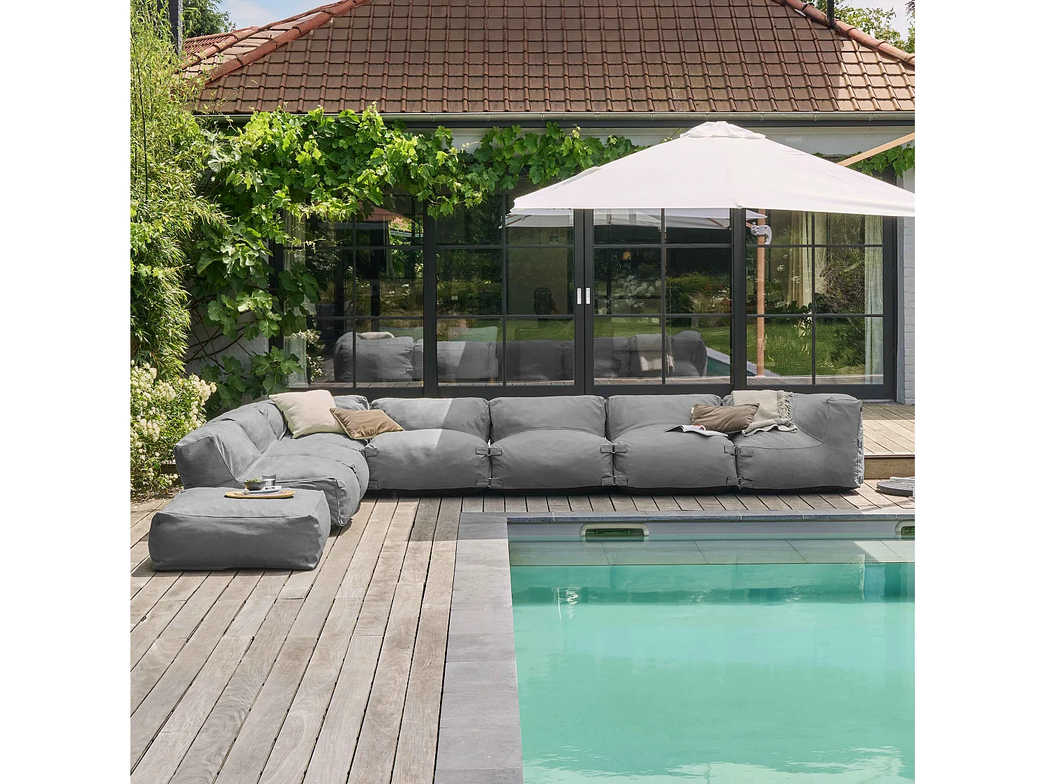 Modulaire hoekbank met 5 fauteuils, 2 hoeken en 1 grijze poef