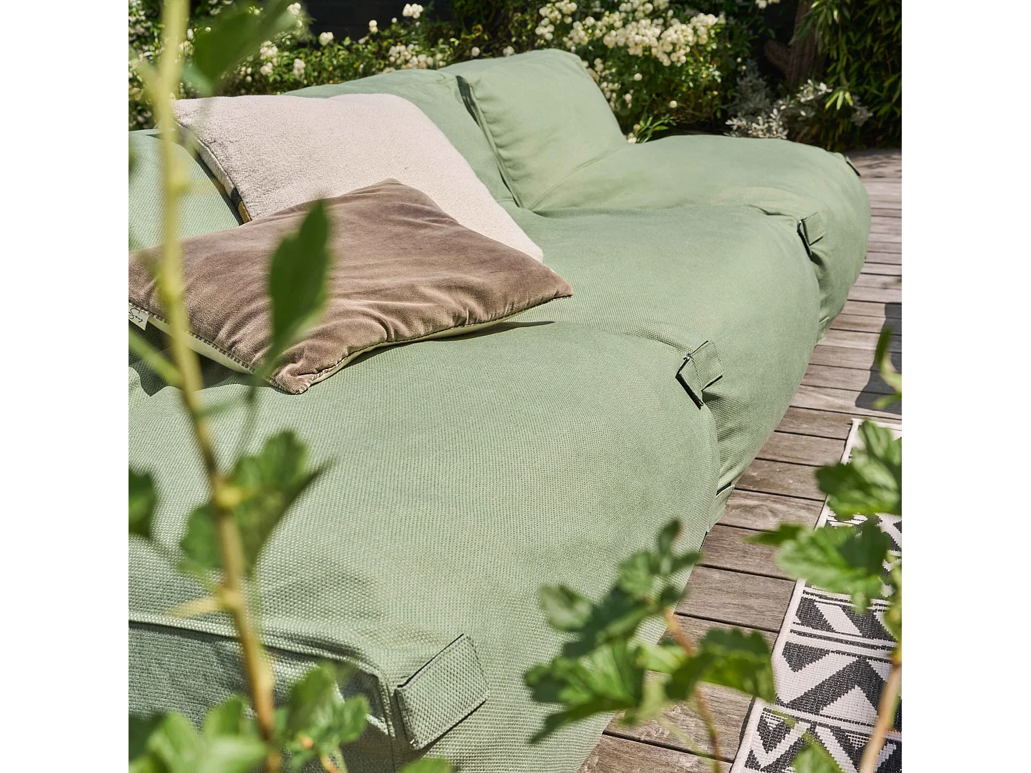 Modulaire vaste hoekbank met 3 fauteuils en 1 cactus poef