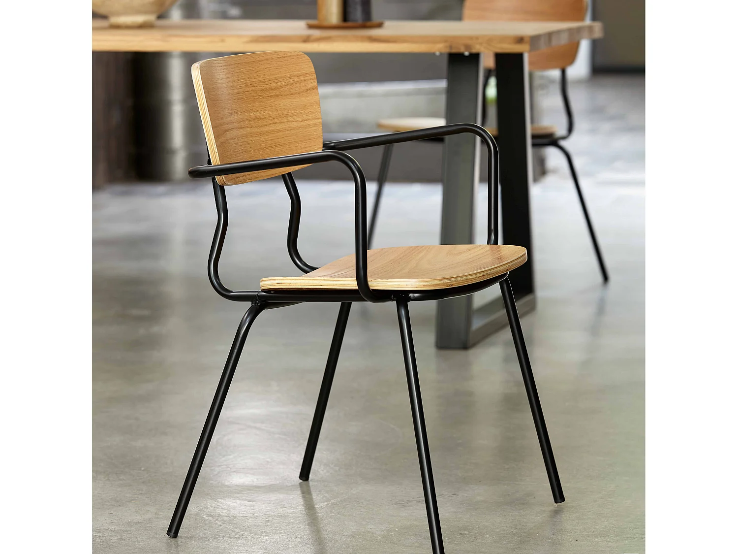 Set van 2 stoelen met houten armleuningen