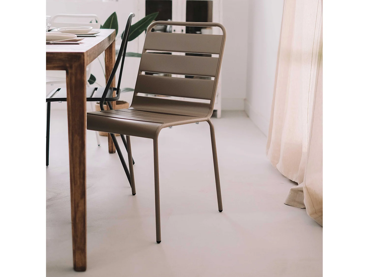 Chaise en métal taupe  - Palavas