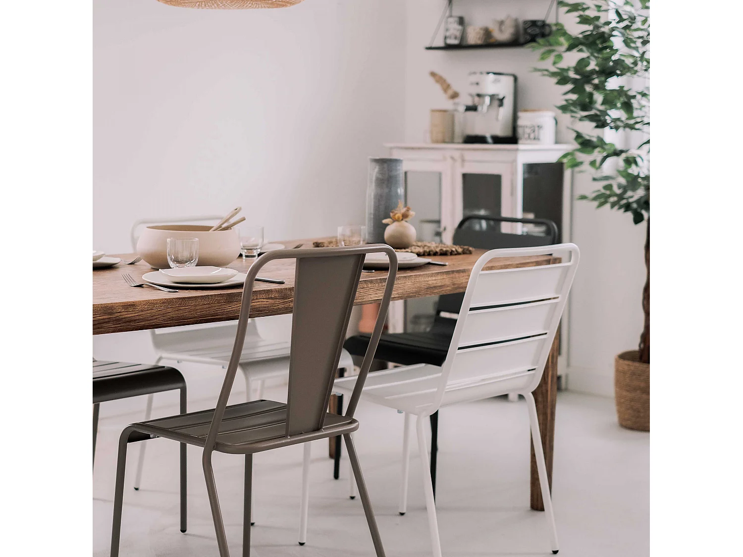 Chaise en métal bistrot taupe