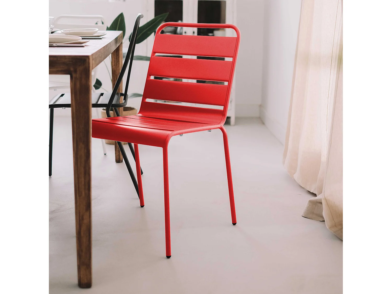 Chaise en métal rouge - Palavas