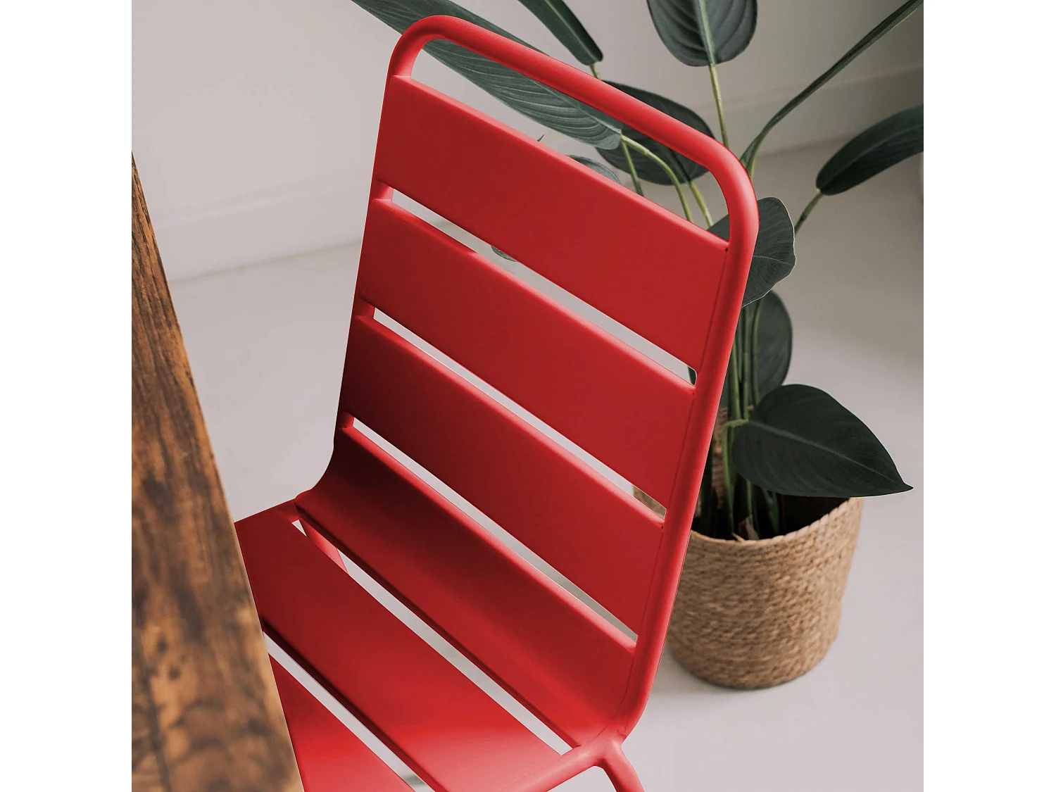 Chaise en métal rouge - Palavas