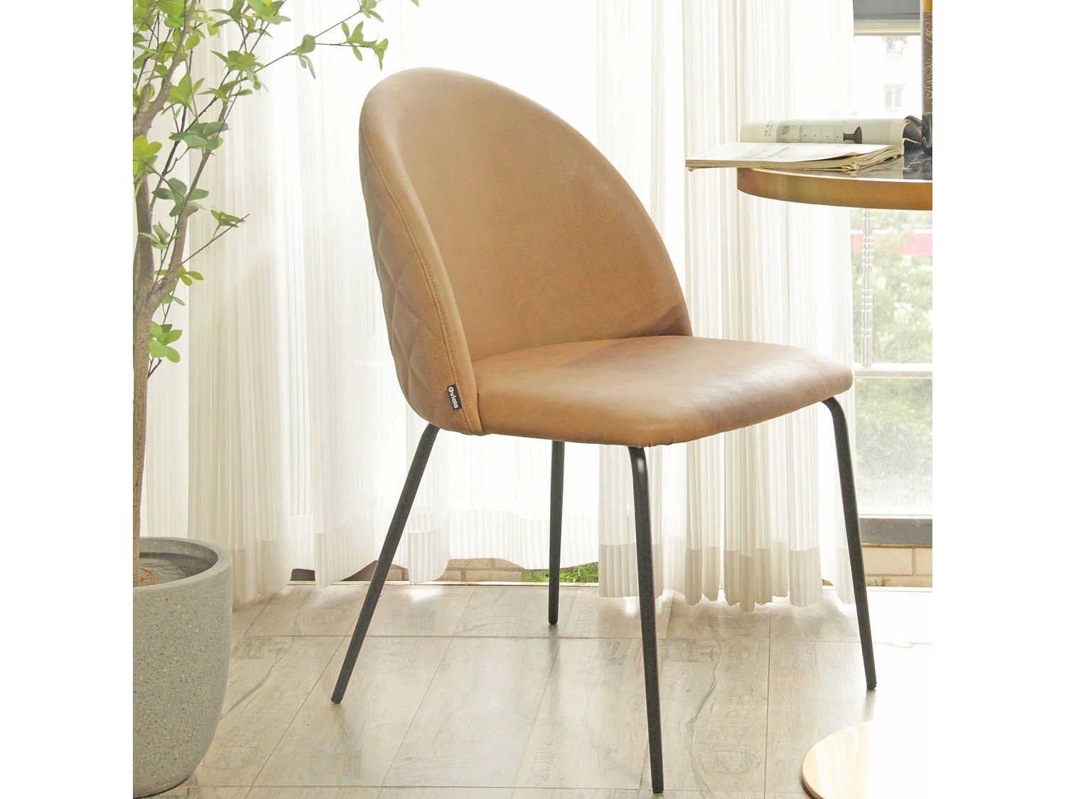 Lot de 4 chaises en textile enduit marron clair