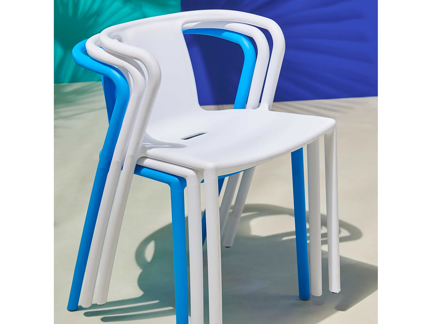 Lot de 4 chaises en plastique blanc