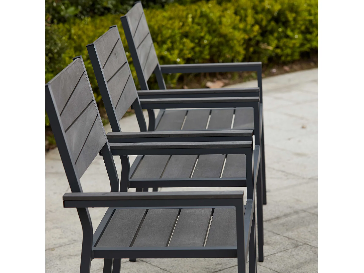 Fauteuil de jardin aluminium et bois synthétique gris foncé