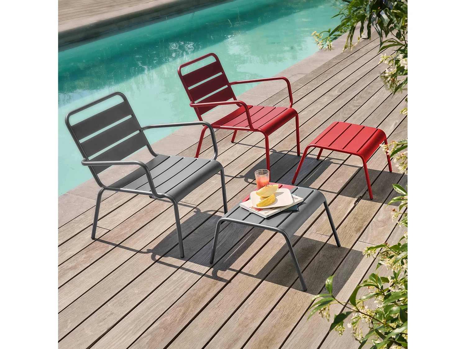 Lot 2 fauteuils relax avec repose-pieds métal gris et rouge - Palavas