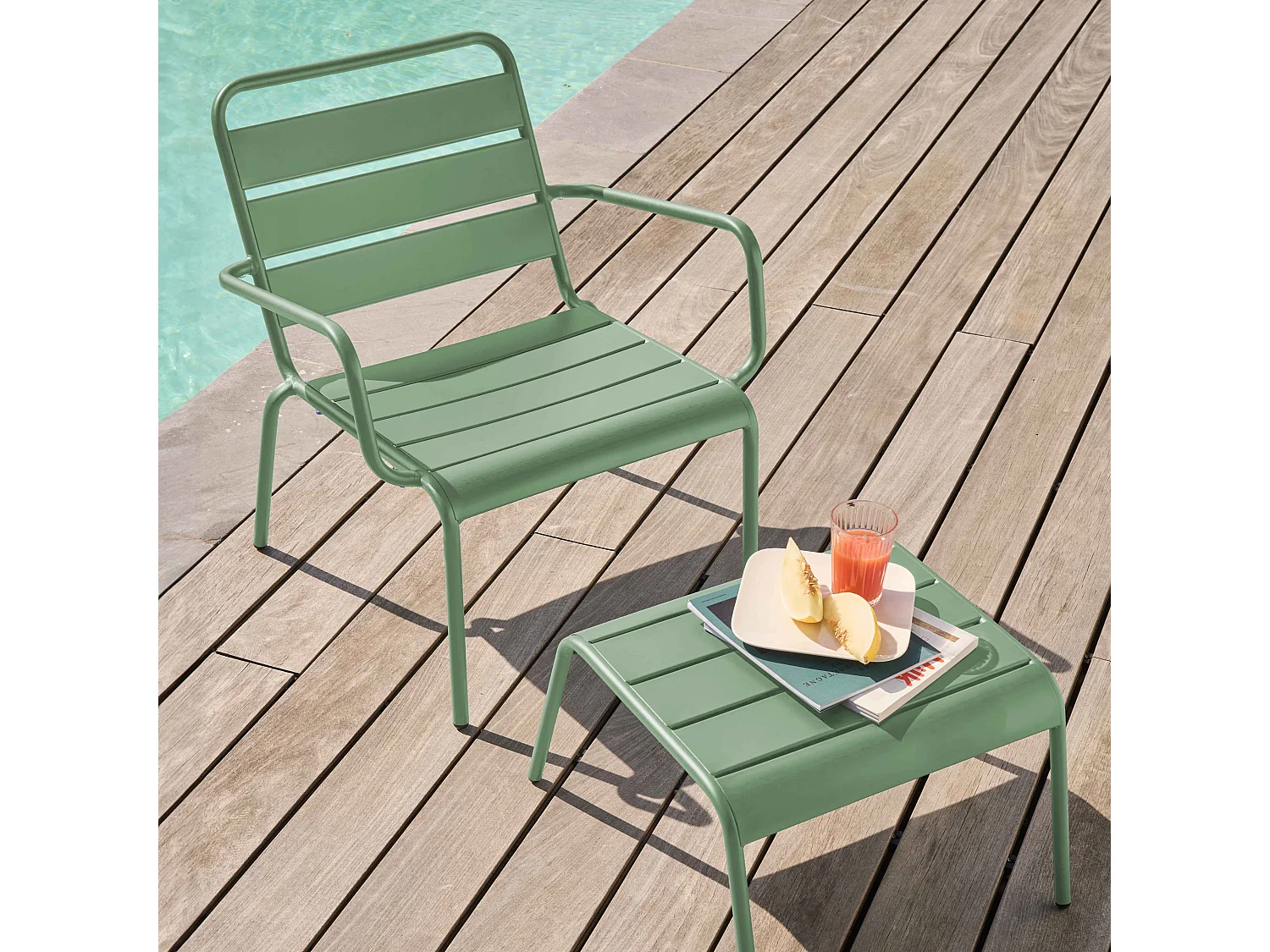 Fauteuil relax et repose pied en métal vert sauge - Palavas
