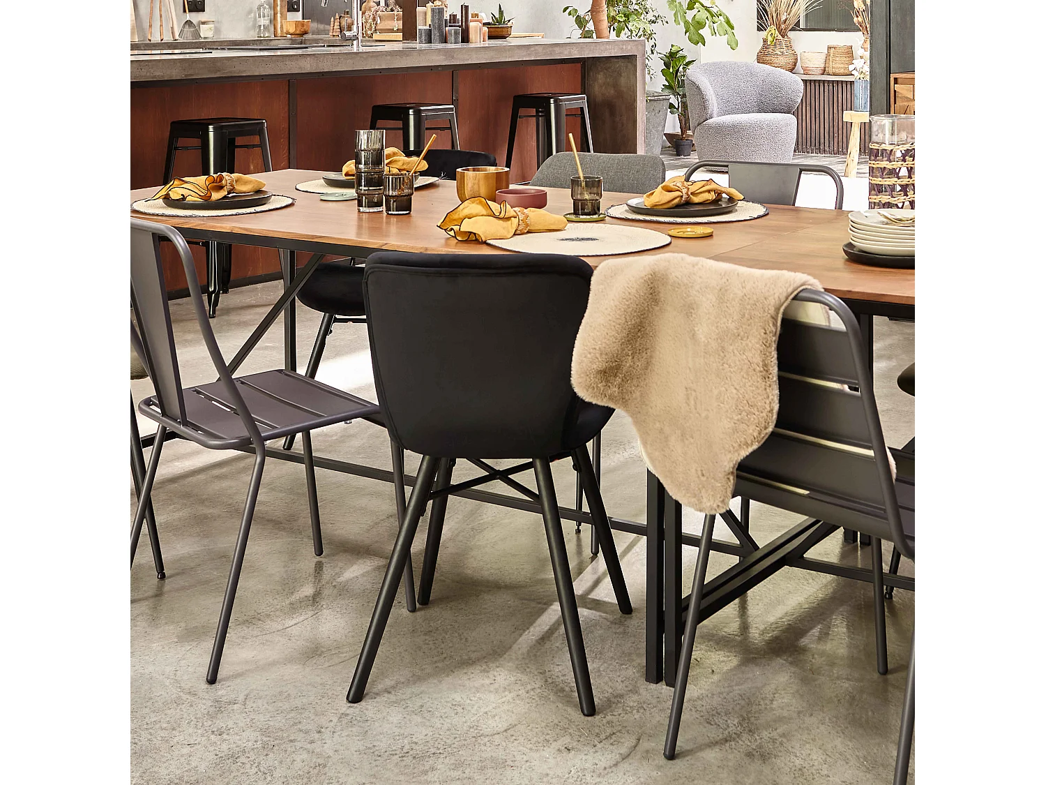 Table en acacia massif 180 x 90 x 76 cm