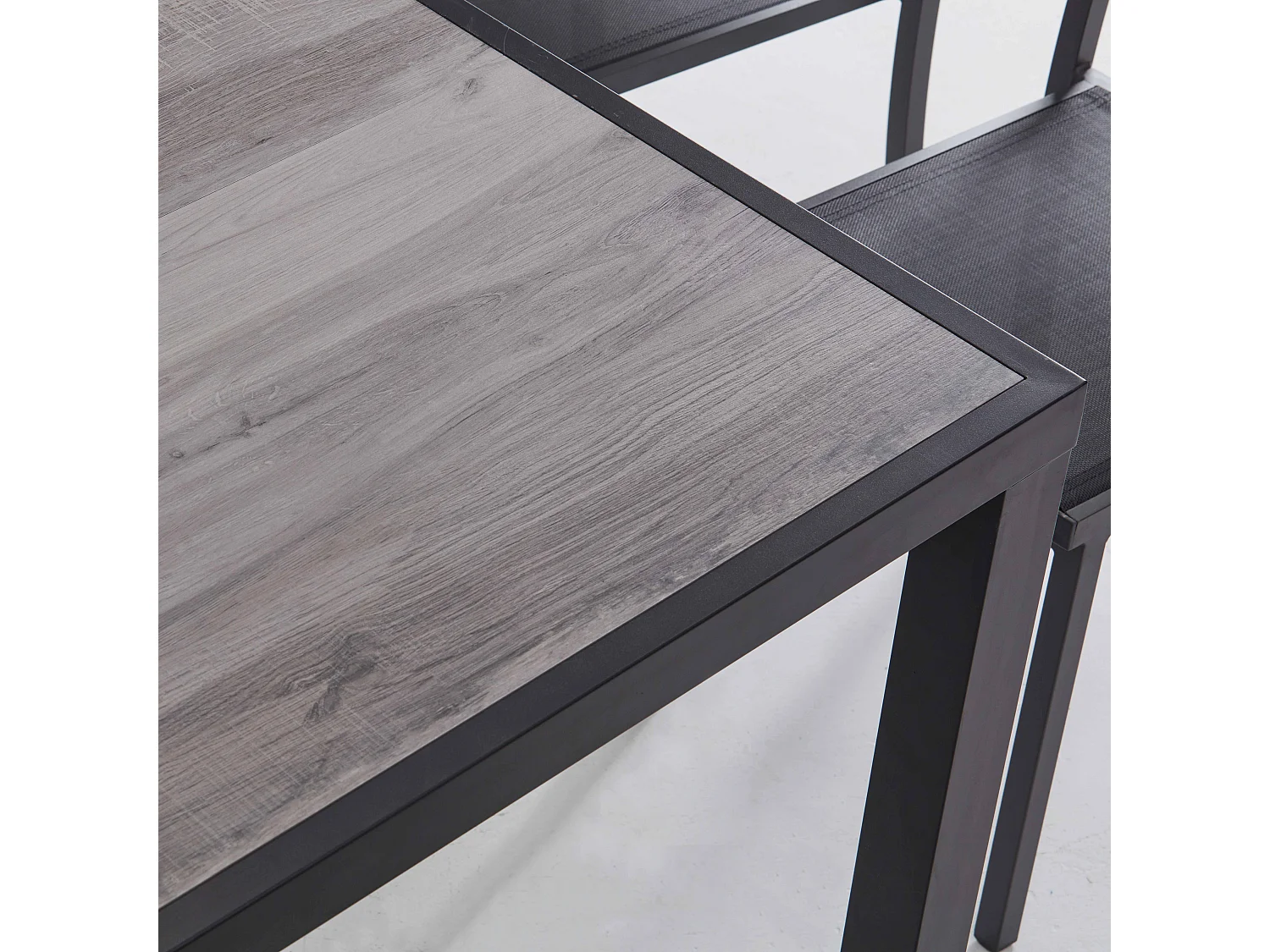 Table à manger en aluminium et céramique  - Tivoli