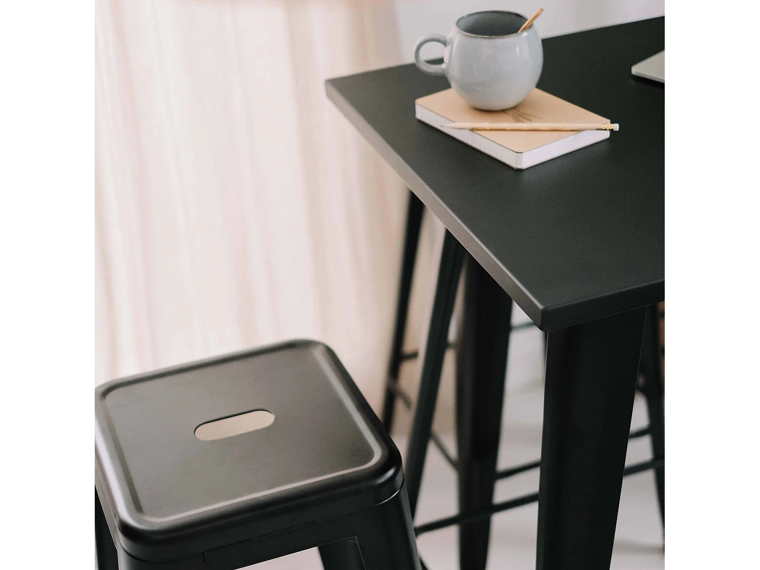 Table haute rectangulaire de style industriel New-York