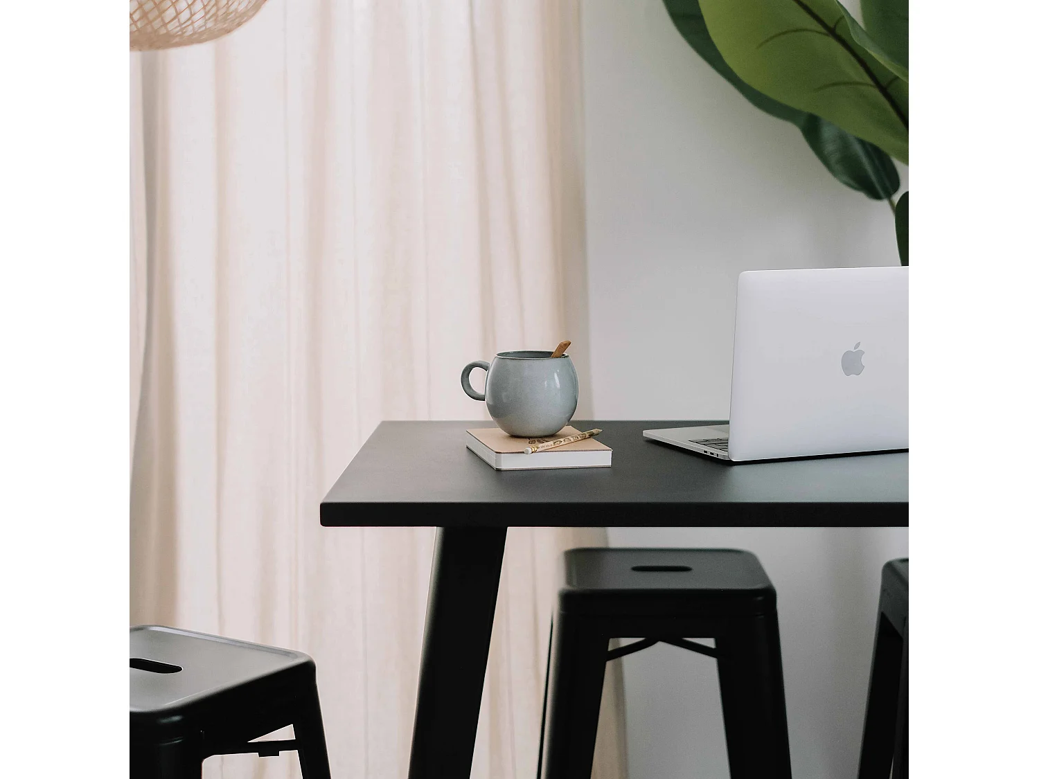 Table haute rectangulaire de style industriel New-York