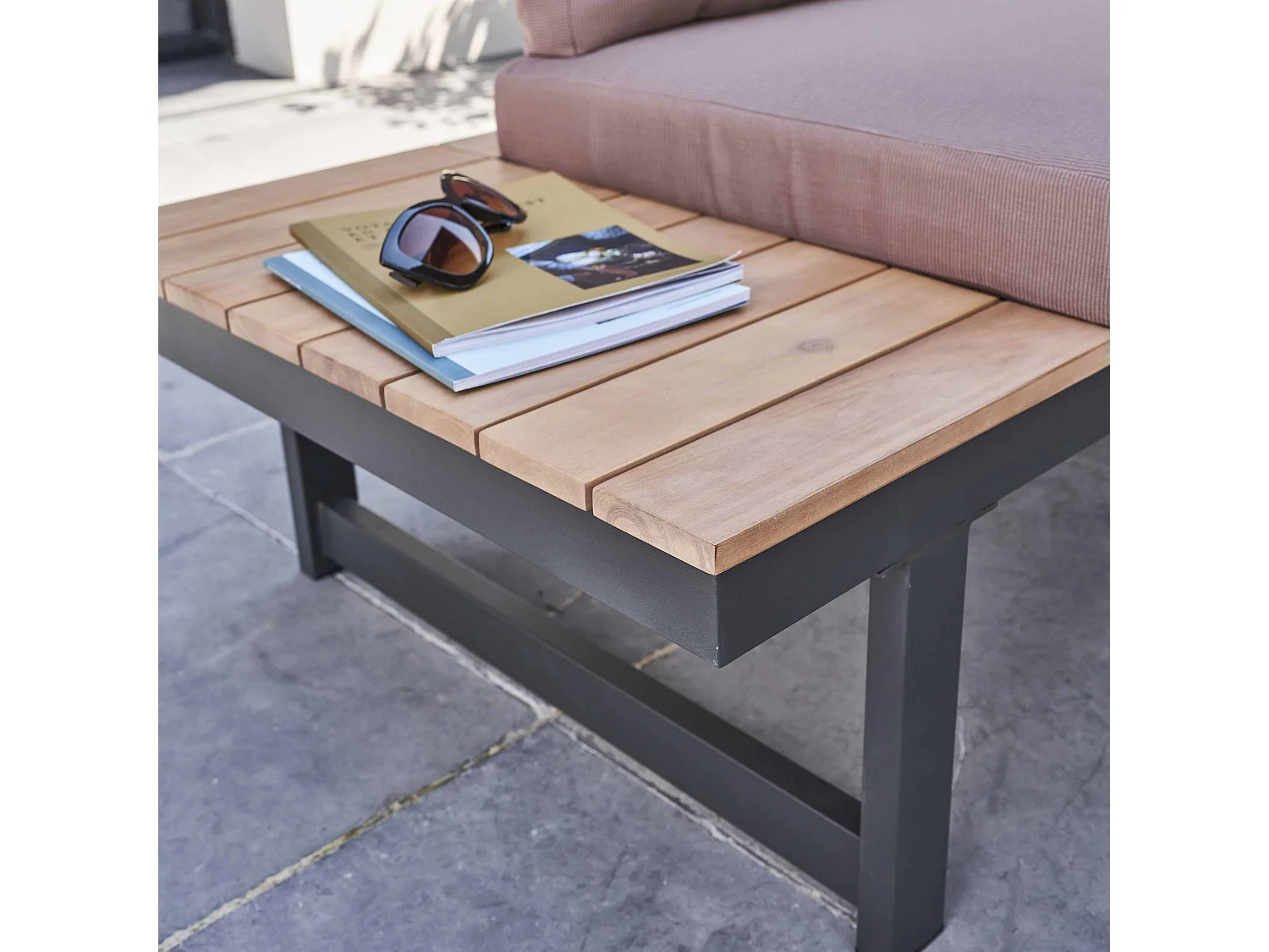 Salon de  jardin bas 6 places en aluminium et bois taupe