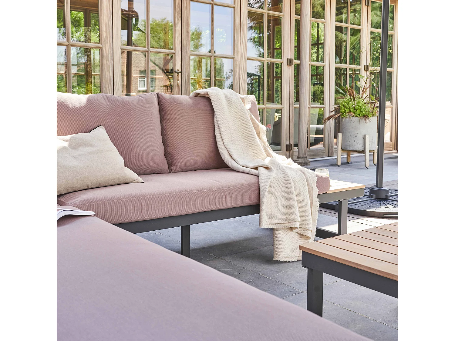 Salon de  jardin bas 6 places en aluminium et bois taupe