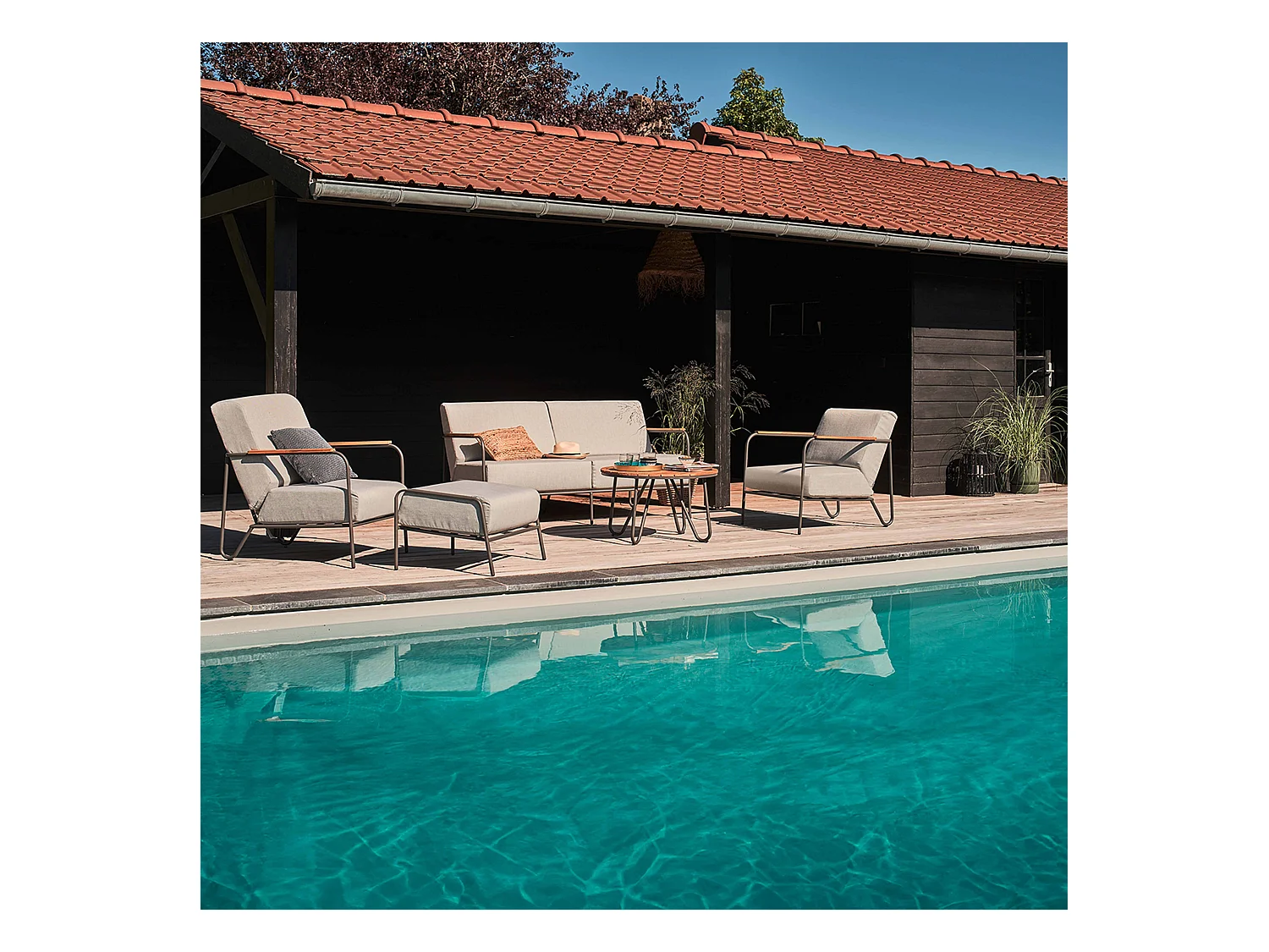 Salon de jardin 4 places en teck avec table basse
